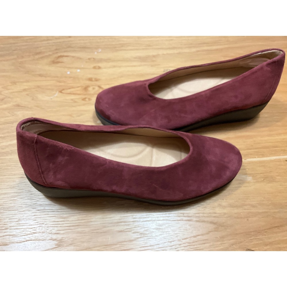 Brioso Womens Burgundy Suede Low Wedge Pumps Round Toe Slip On Shoes Size 8.5 M